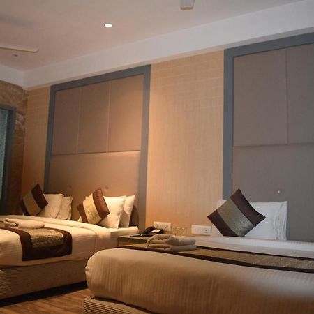 Hotel Superb 5 Mins Walk From New Delhi Station Exterior photo