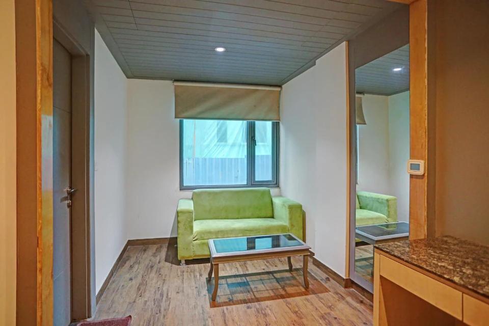 Hotel Superb 5 Mins Walk From New Delhi Station Exterior photo