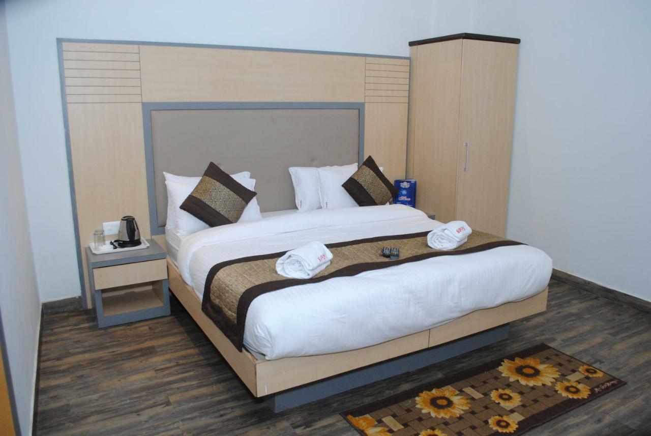 Hotel Superb 5 Mins Walk From New Delhi Station Exterior photo