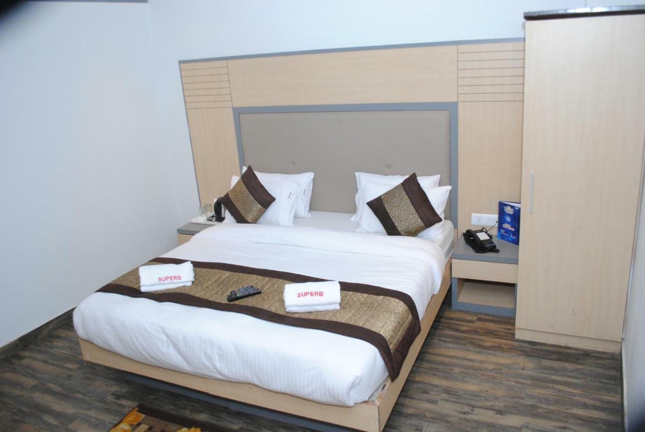 Hotel Superb 5 Mins Walk From New Delhi Station Exterior photo