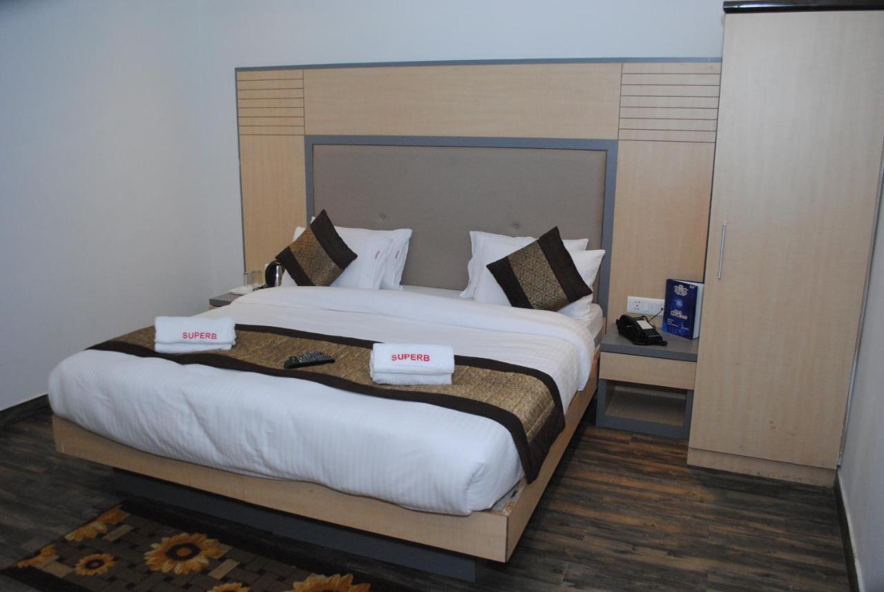 Hotel Superb 5 Mins Walk From New Delhi Station Exterior photo